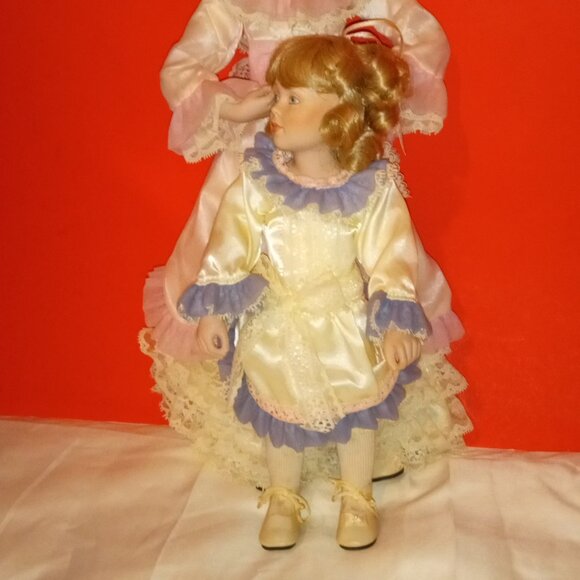 DANBURY MINT PORCELAIN MOTHER & DAUGHTER DOLLS CALLED " A MOTHER' LOVING TOUCH" - Picture 2 of 16